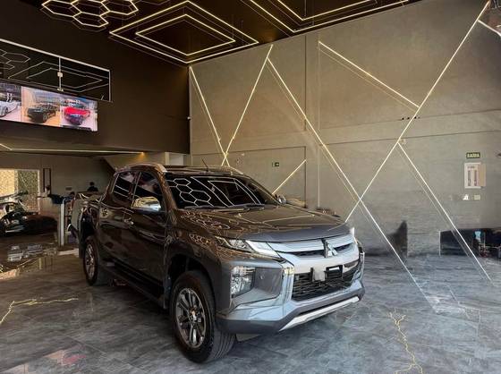 MITSUBISHI L200 TRITON 2.4 16V TURBO DIESEL SPORT HPE-S CD 4P 4X4 AUTOMÁTICO MITSUBISHI L200 TRITON 2.4 16V TURBO DIESEL SPORT HPE-S CD 4P 4X4 AUTOMÁTICO